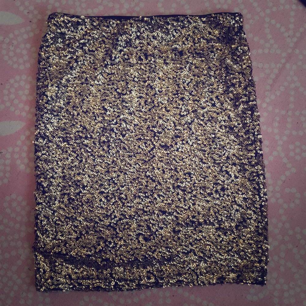 Gold sequins mini skirt!
